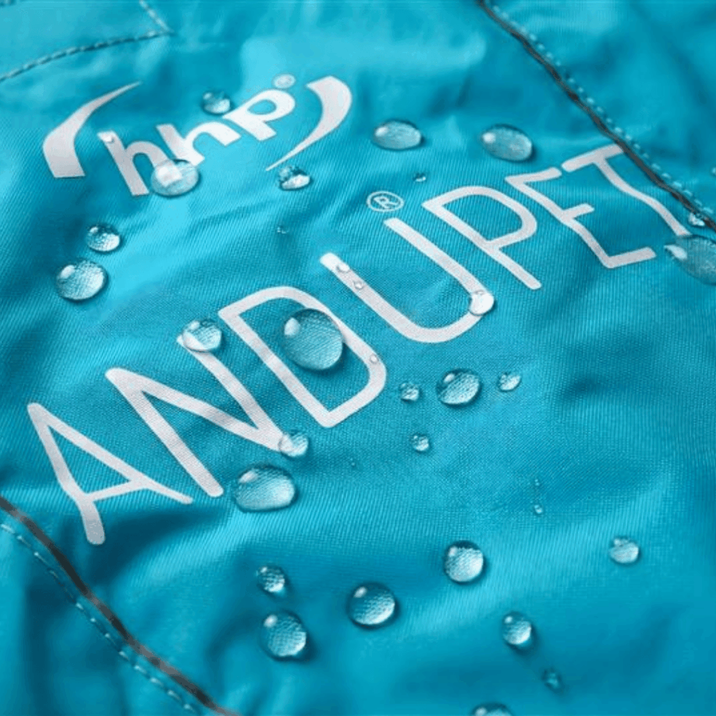 Waterafstotende ANDUPET stof met waterdruppels